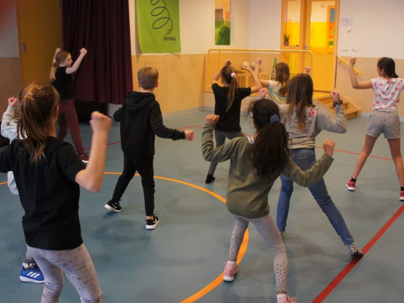 Kinderen dansen hiphop workshop