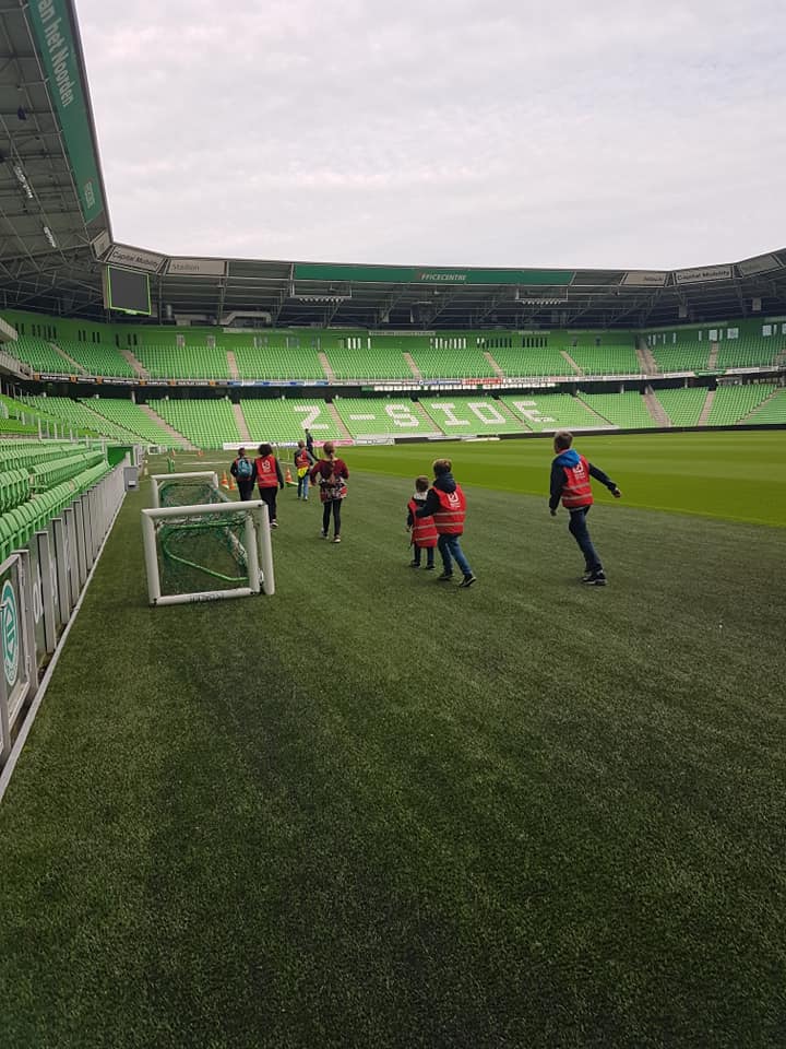 Drentse kinderen op bezoek bij FC Groningen - Kids First COP groep