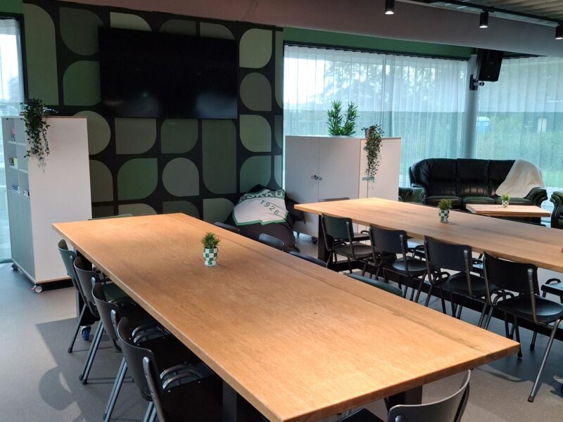 De voetbalkantine van Harddraverspark is een leuke opvangruimte